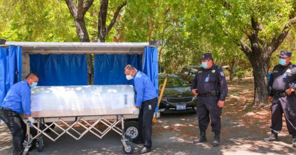 Sepultan a Victoria en El Salvador
