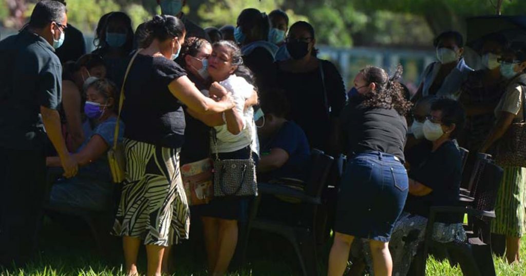 Sepultan a Victoria en El Salvador