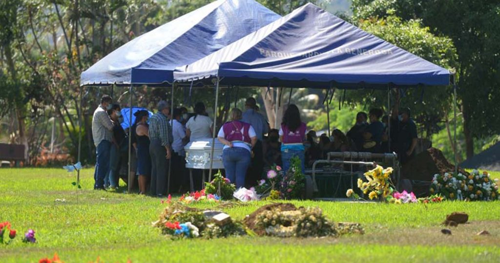 Sepultan a Victoria en El Salvador