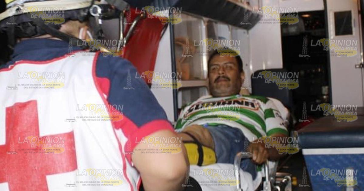 Taxi destrozado en fuerte choque: 1 herido