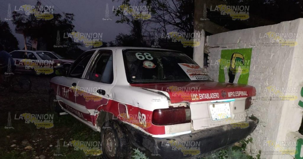 Taxi rebasa e impacta a su colega