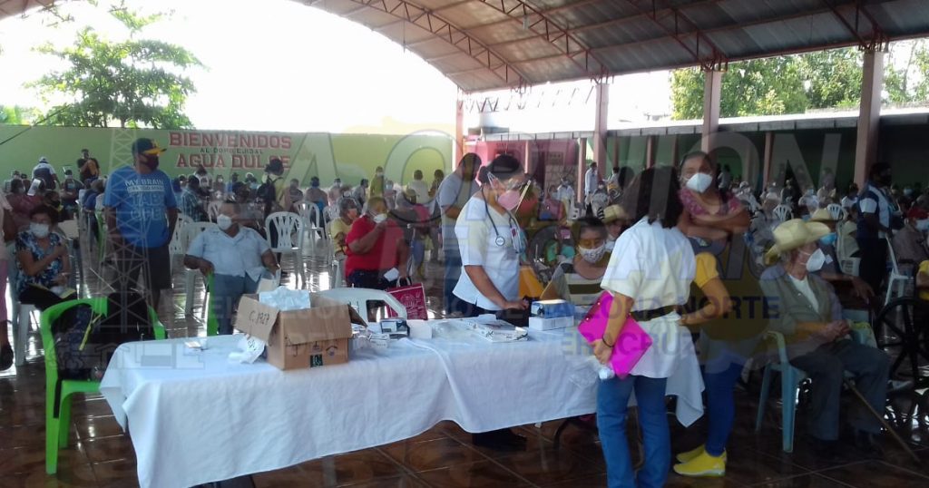 Inicia aplicación de segunda dosis para adultos mayores