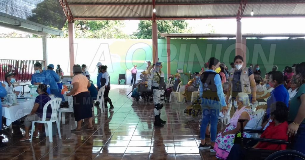 Inicia aplicación de segunda dosis para adultos mayores