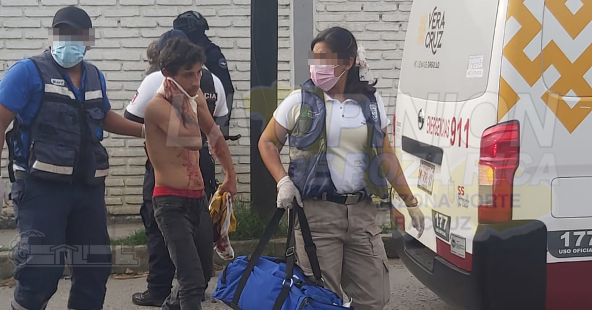 Joven trata de cortarse la yugular con un vidrio en Poza Rica