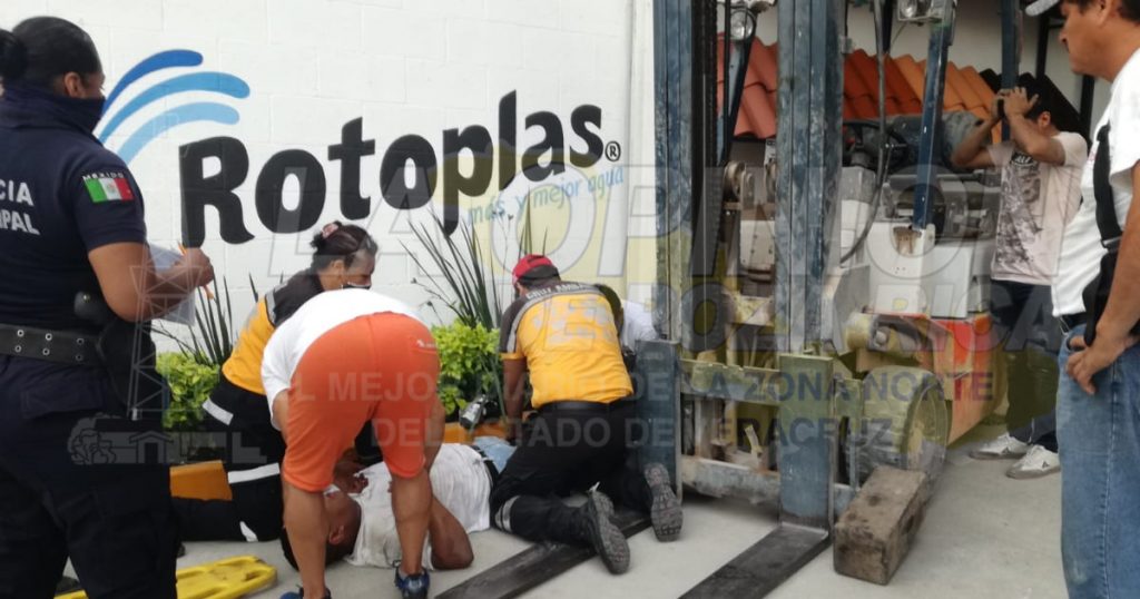 Obrero herido al caerle montacargas encima