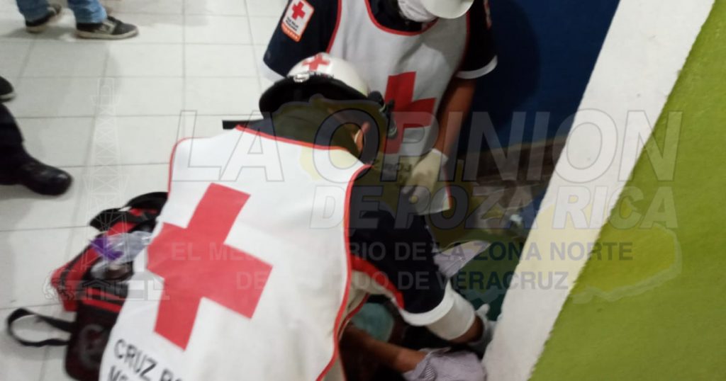 Sufre dramática caída de su propia altura