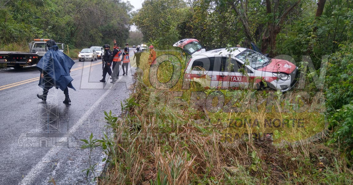 Unidad de alquiler se sale del camino