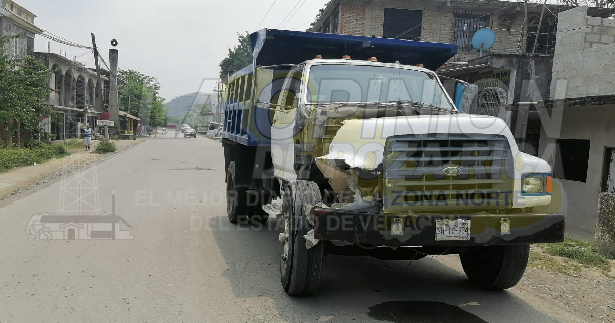 “El Pollo” intentó arrollar a transportistas y chocó un volteo
