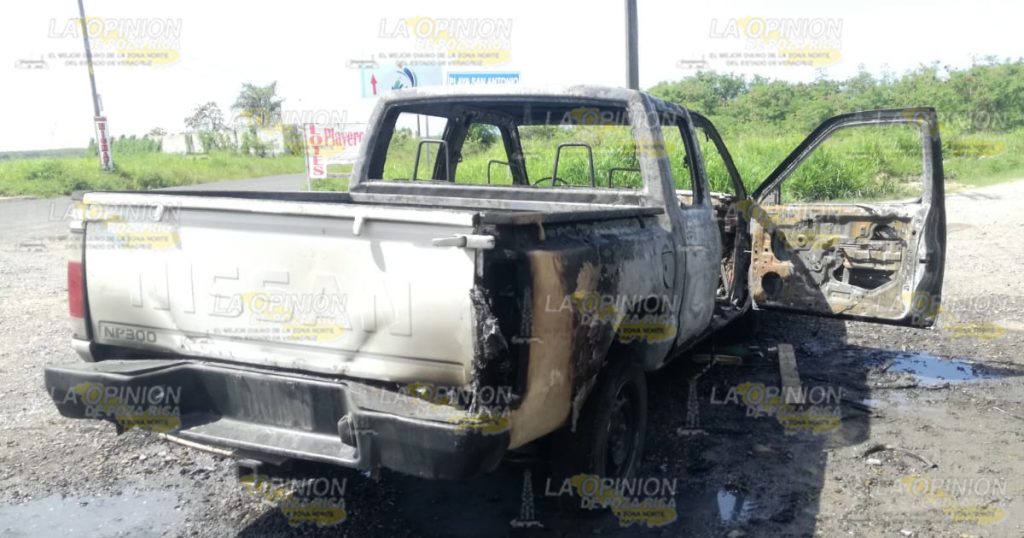 ¡Arde una camioneta!