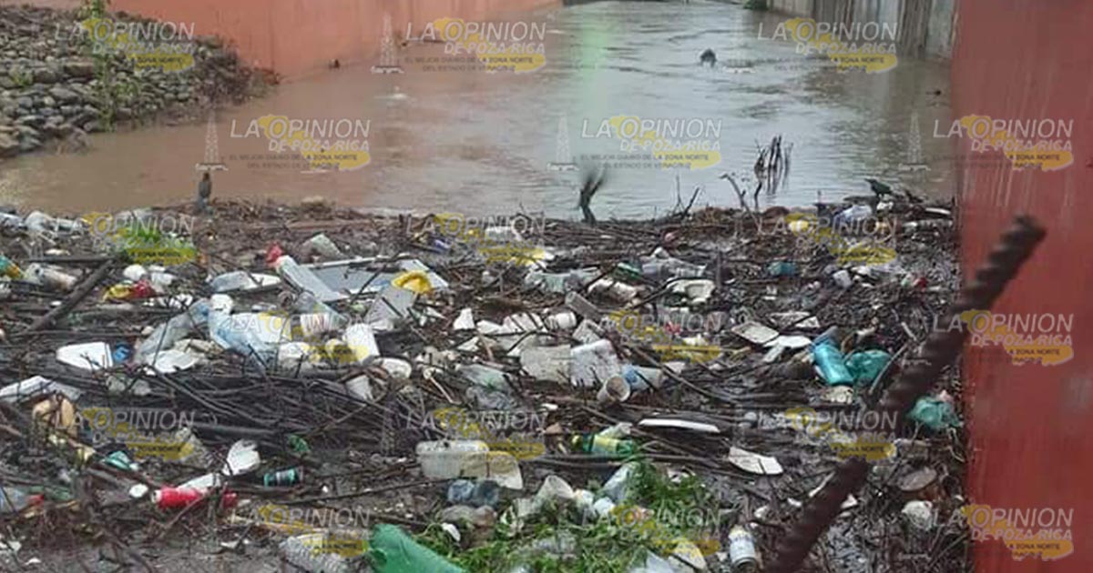 Calles llenas de basura por inundaciones