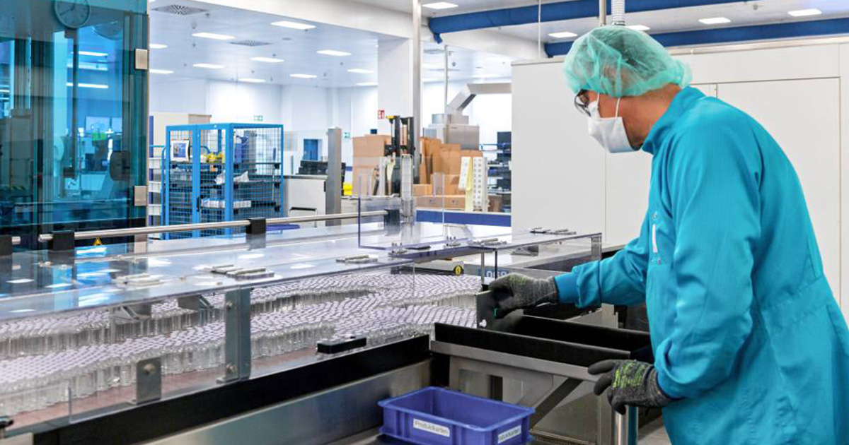 Suman casi mil 500 millones de vacunas anti-COVID