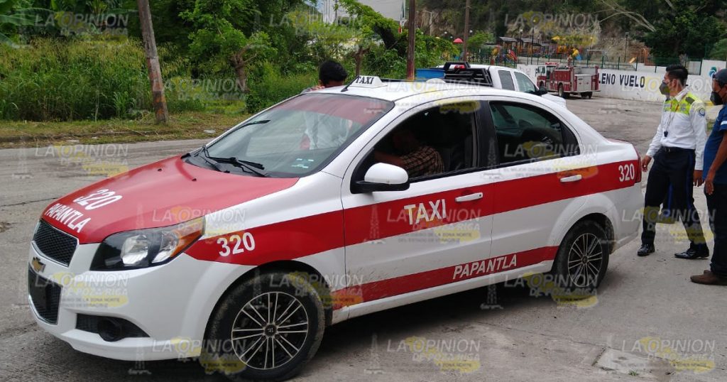 Pequeño accidente entre dos taxis
