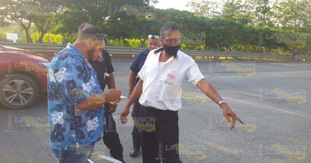 Autobús impacta a motociclista y huye