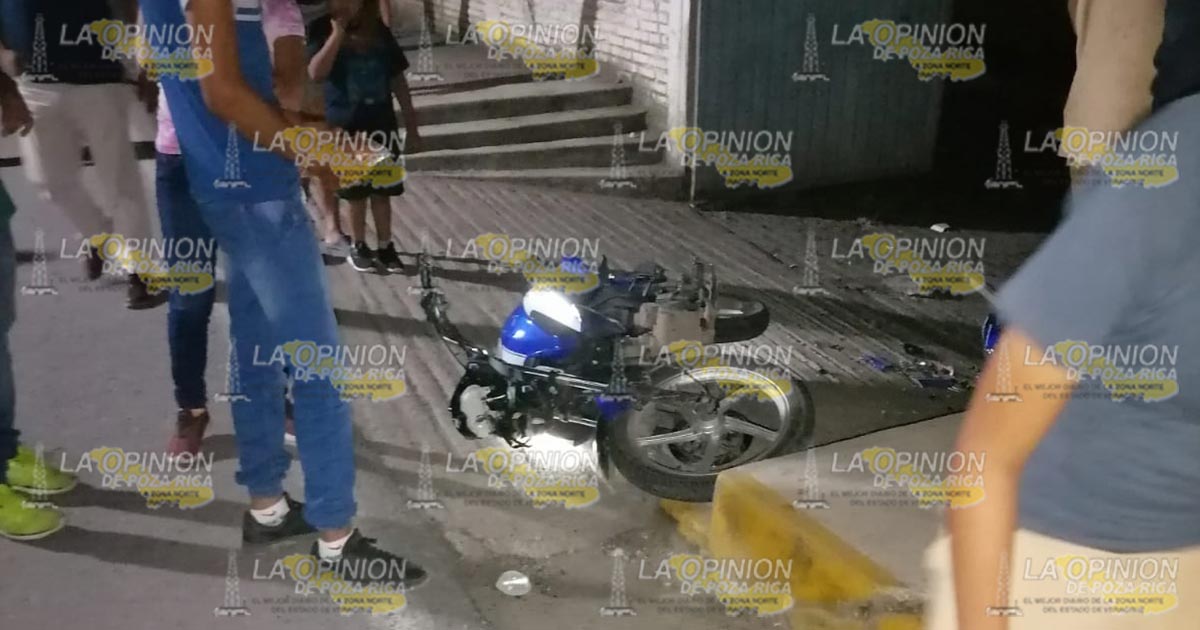 Motociclista derrapa y muere