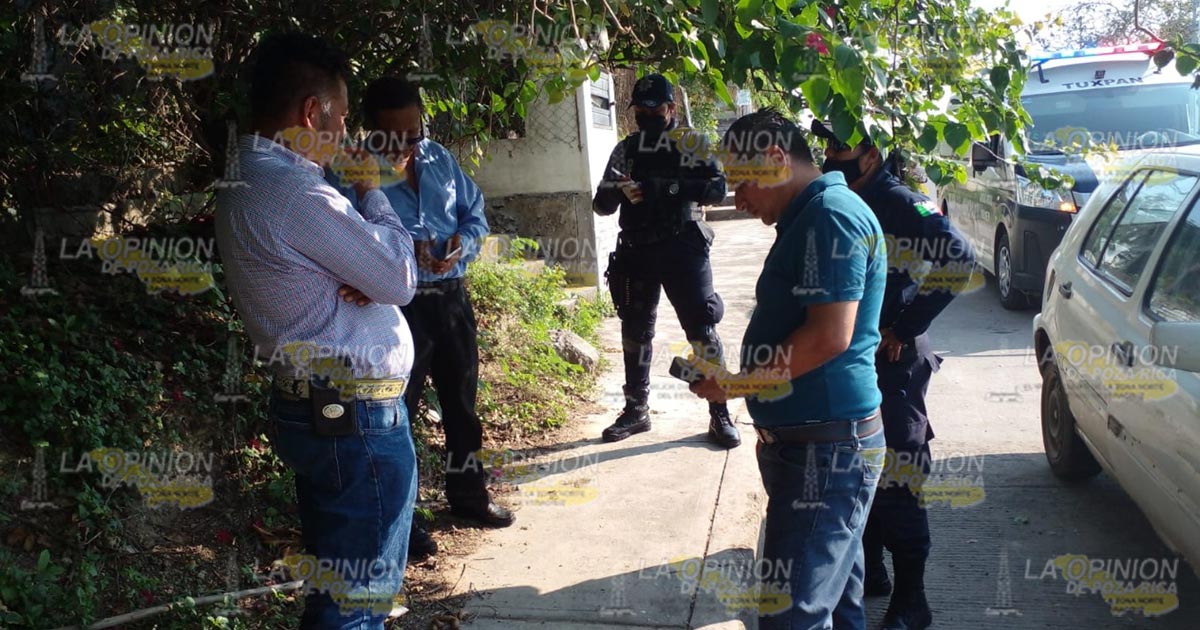 No hace alto total y provoca choque