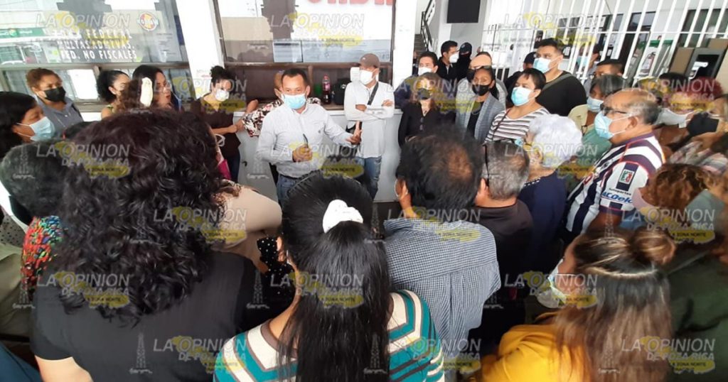 Se manifiestan contra el alcalde