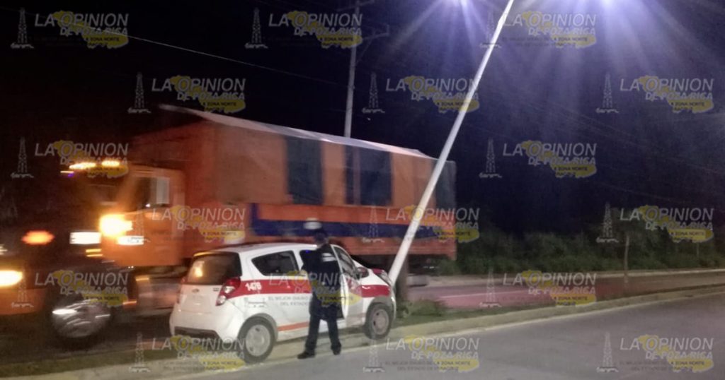 ¡Estrella taxi con un poste!