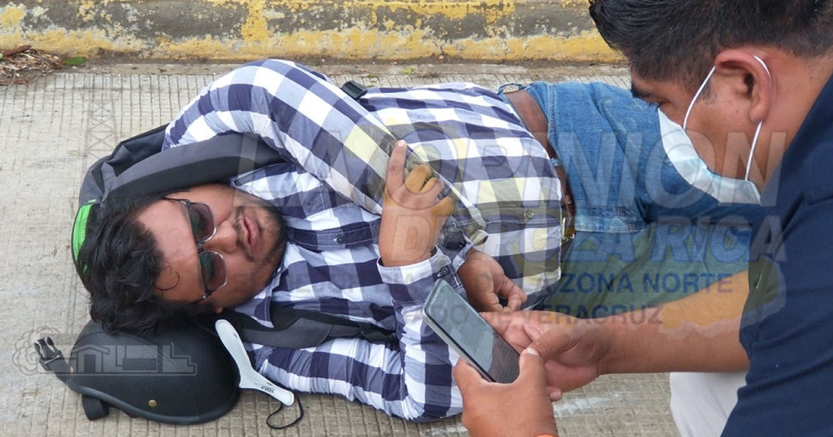 Derrapó de su motocicleta