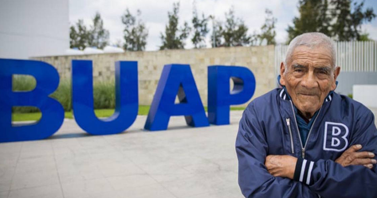 Don Felipe, a punto de graduarse a los 84 años como ingeniero; seguirá estudiando