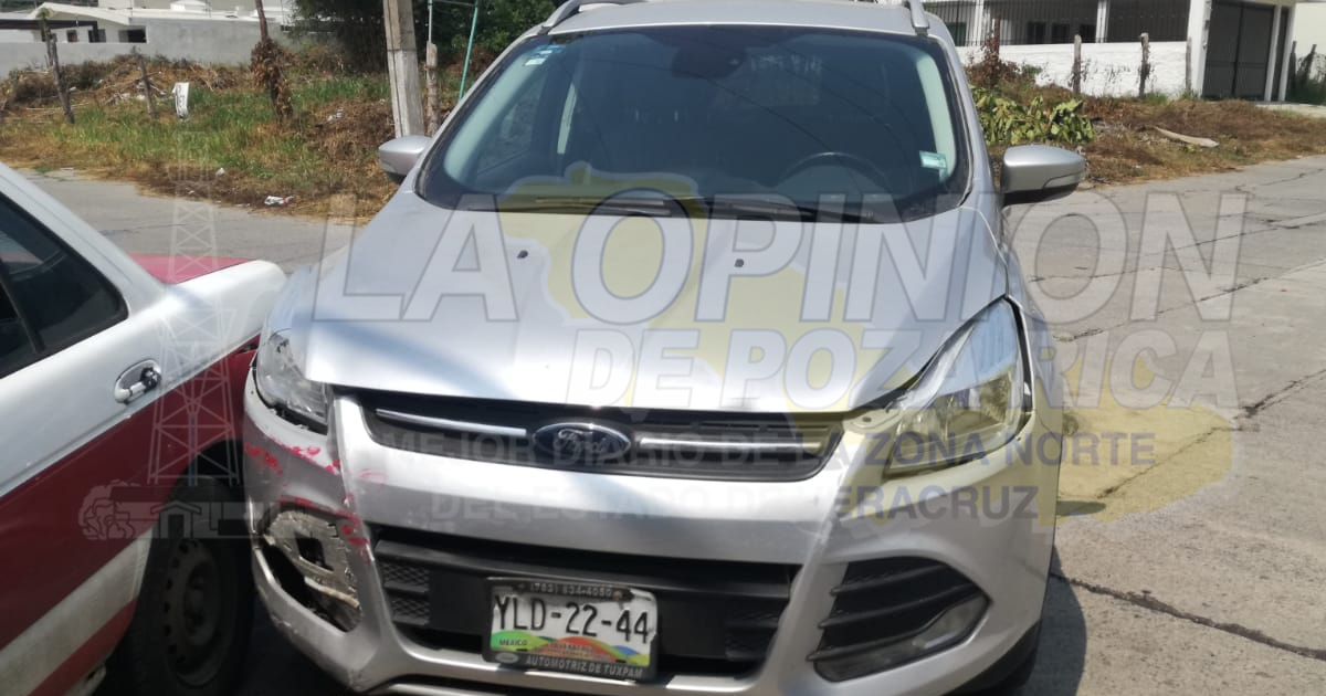 No hace alto total y choca