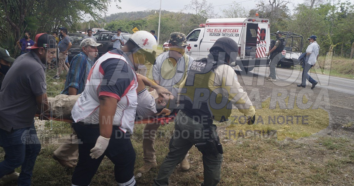 Vuelca camioneta de ministeriales