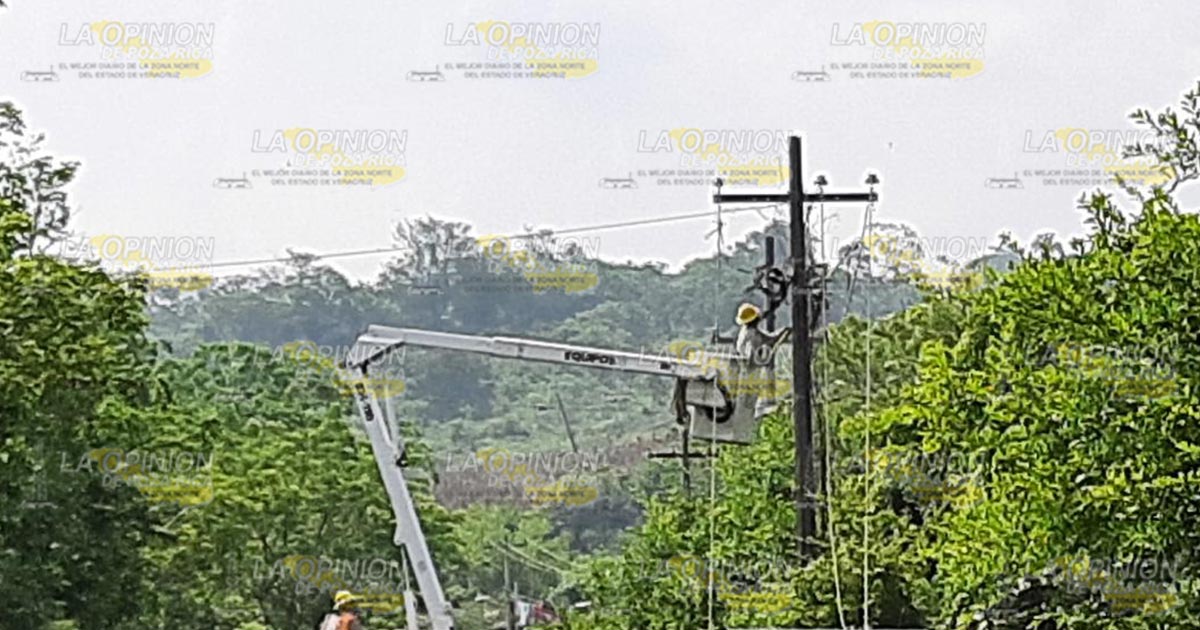 Accidente deja sin luz a varias comunidades de Coatzintla