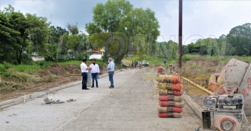 Trabaja ayuntamiento de Naranjos en calle Artesanos
