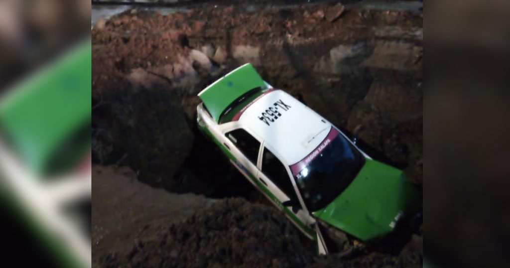 Cae taxi a cráter formado por CMAS