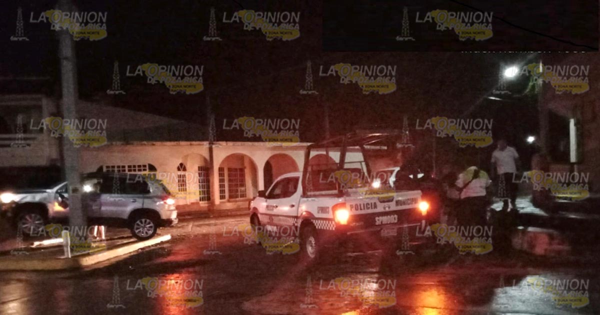 Camioneta se impacta sobre monumento a Madero