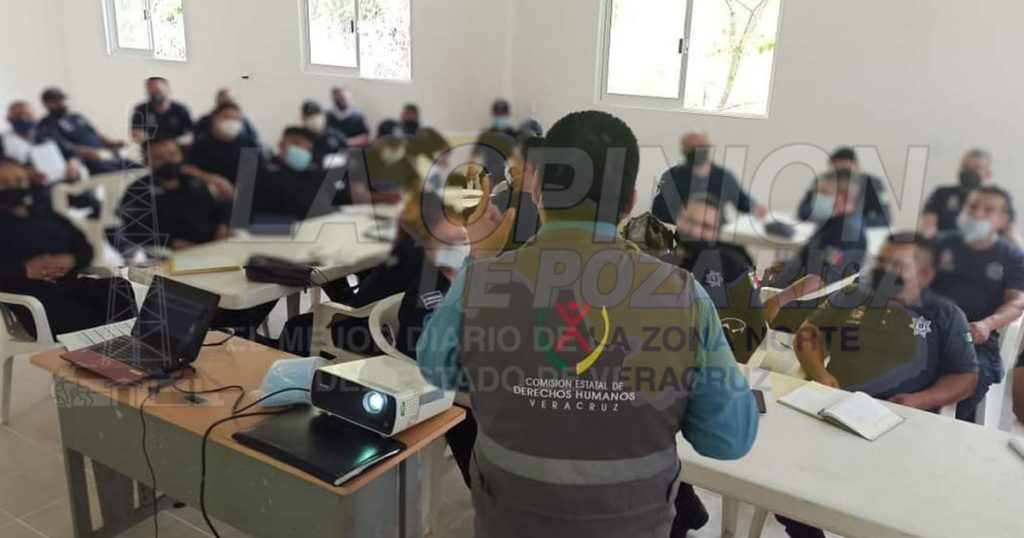 Capacitan a policías municipales en derechos humanos