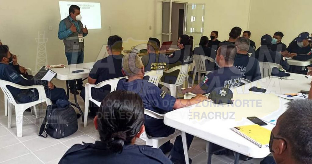 Capacitan a policías municipales en derechos humanos