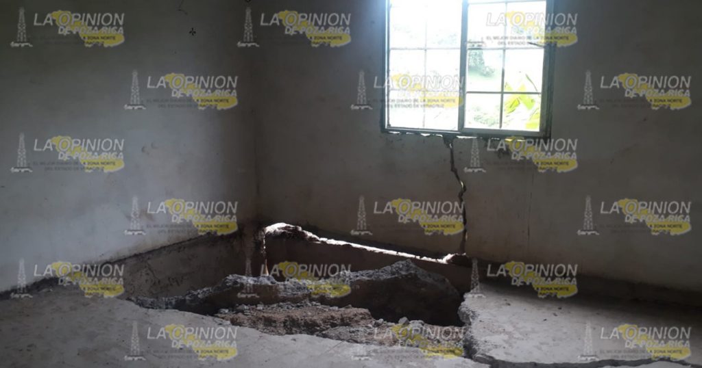 Se derrumba casa en Poza Rica