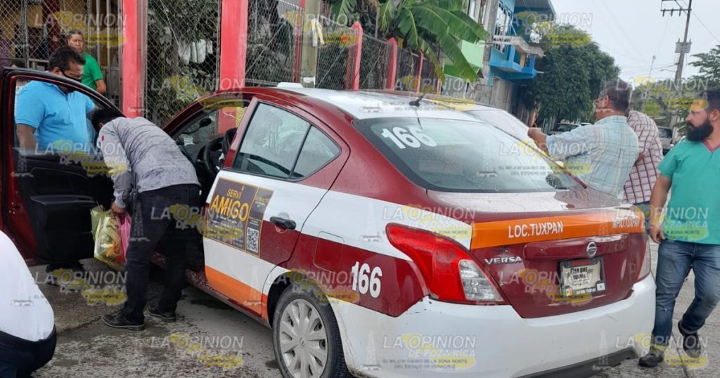 No hace alto y choca