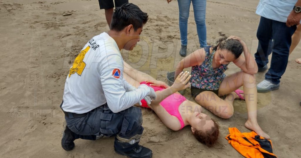Vuelca cuatrimoto en la playa