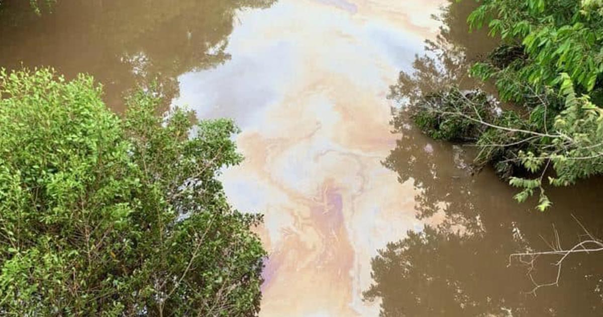 Derrame de hidrocarburo contamina arroyo