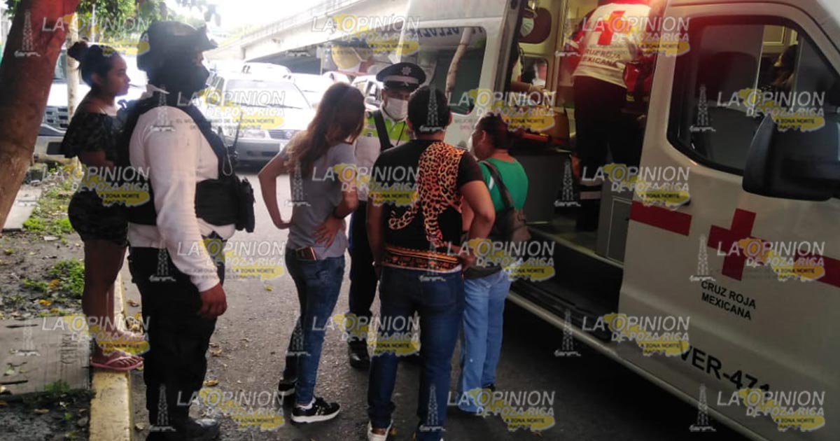 Dos pasajeras lesionadas al chocar taxis