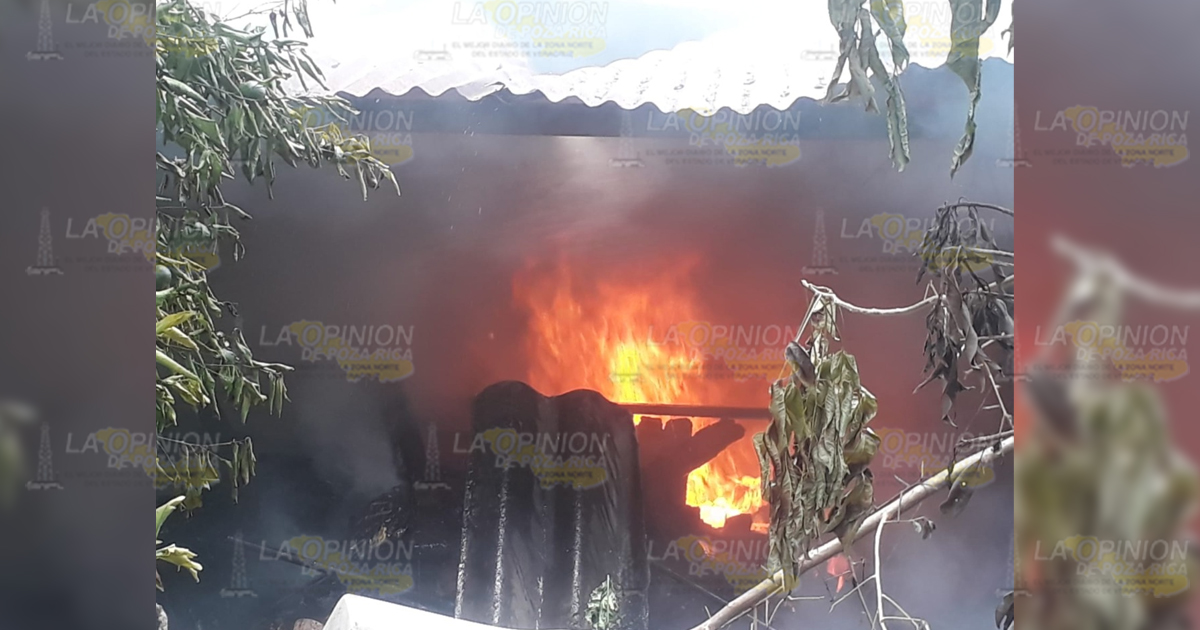 Dos viviendas arrasadas por pavoroso incendio