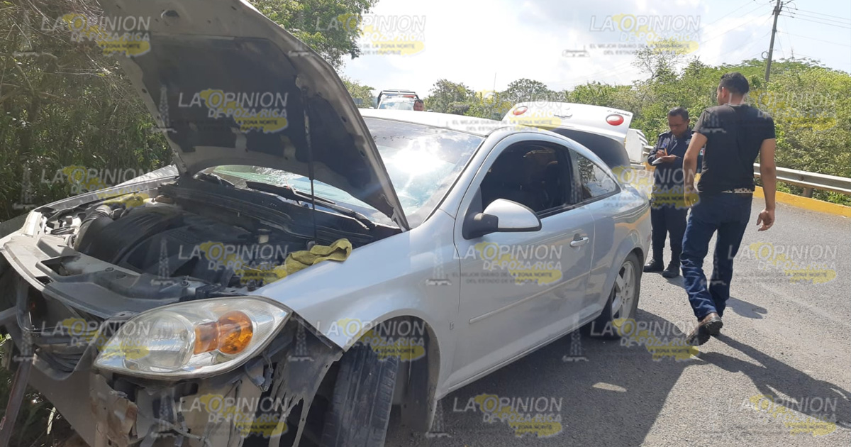 Estrella auto en un puente