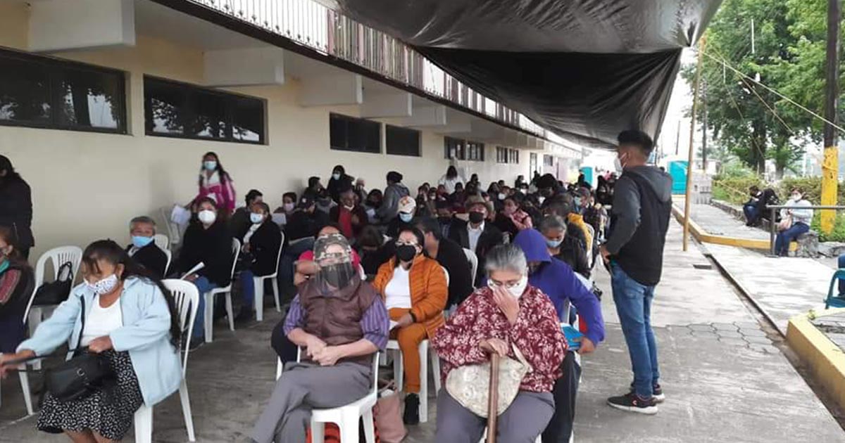 Excelente respuesta de poblanos en jornada de vacunación