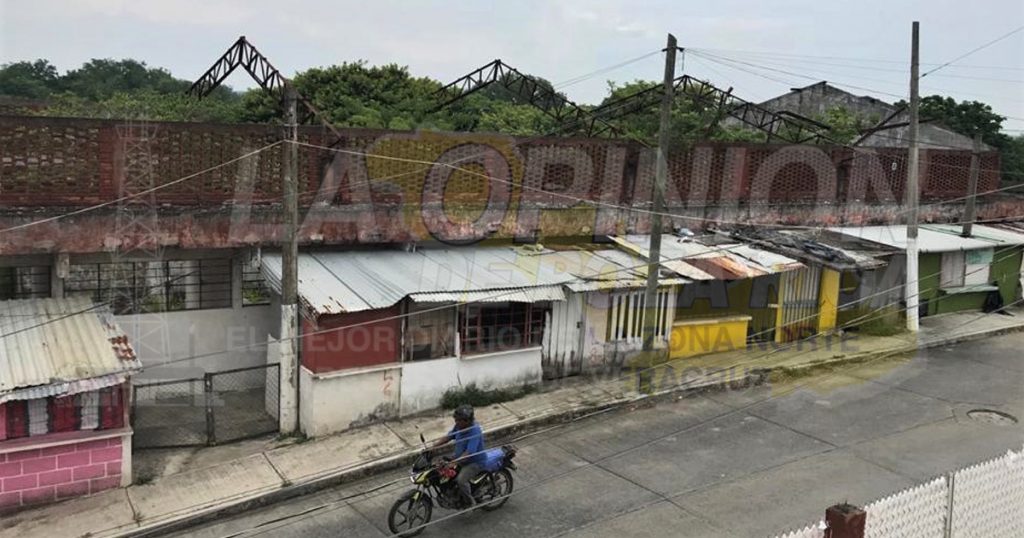 Humildes vendedores, relegados por el alcalde