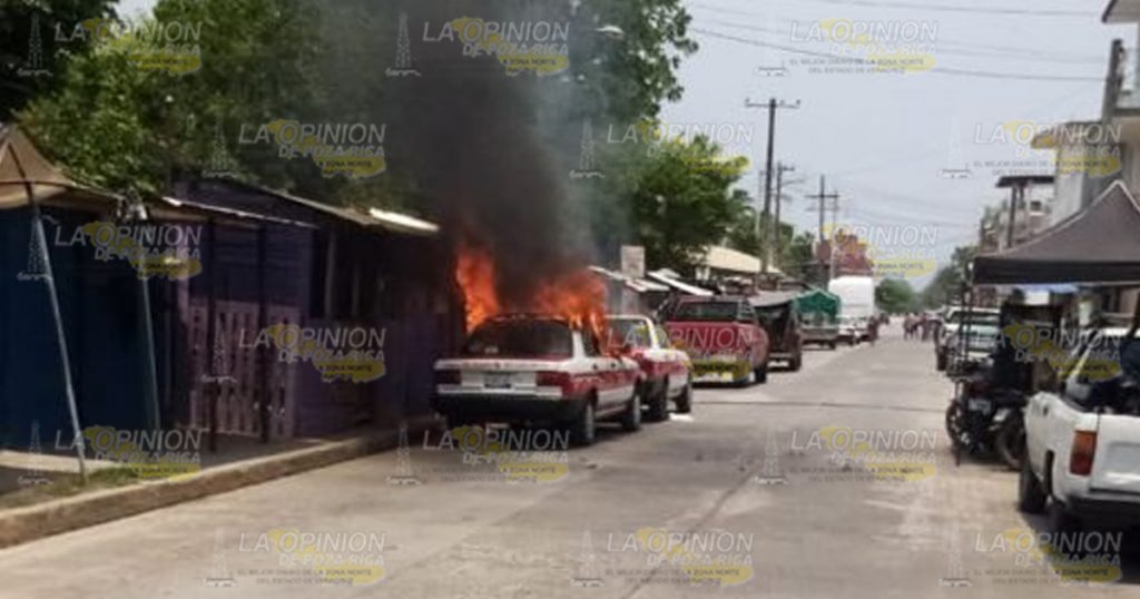 Incendian dos taxis en plena zona centro