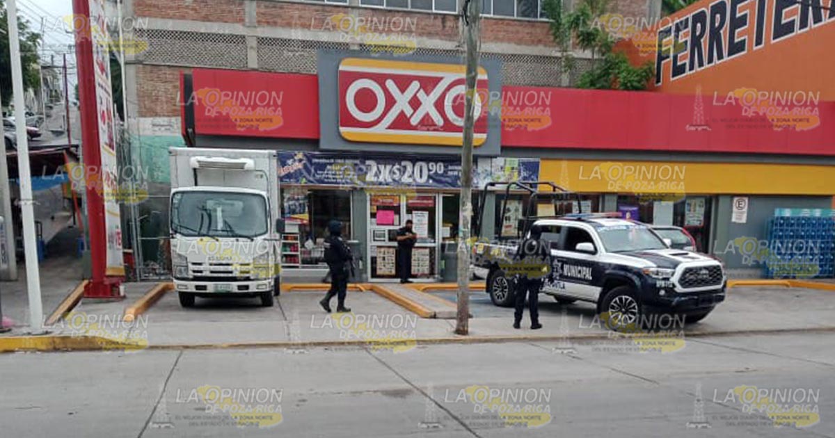 Ladrones visitan tienda OXXO