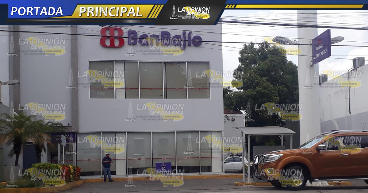 Le roban 100 mil pesos al salir del banco