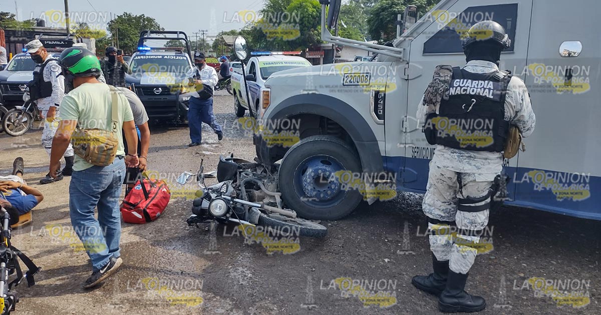 Motociclista es arrollado por camioneta de valores