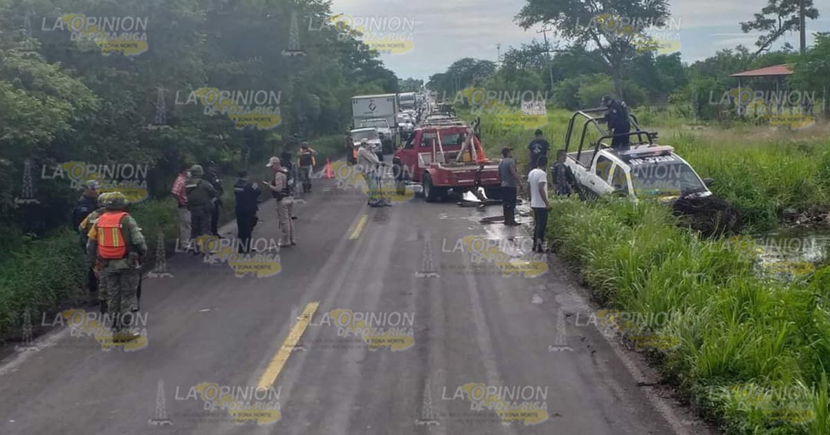 Patrulla de la Estatal cae a pantano