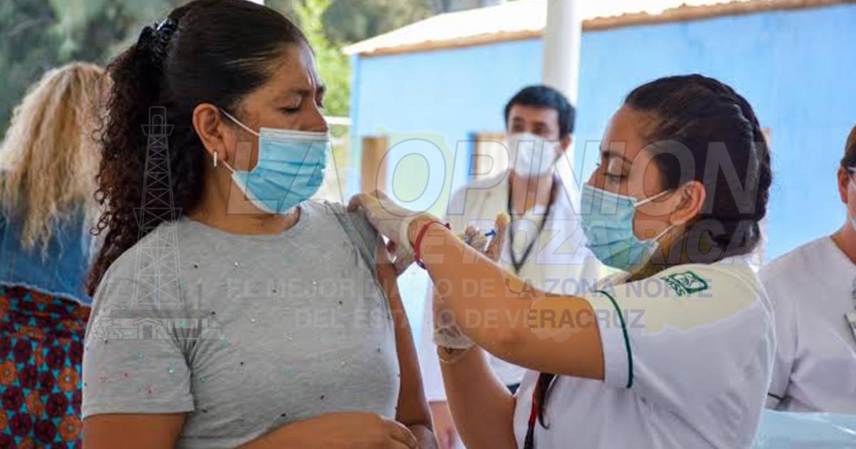 Programan vacuna contra COVID-19 a personas de 40 a 49 años de edad