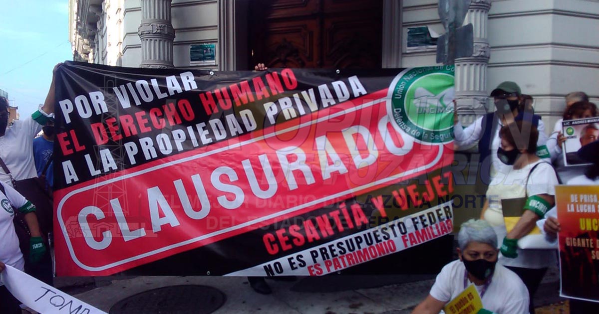 Protestan afuera del SAT, piden de vuelta sus ahorros