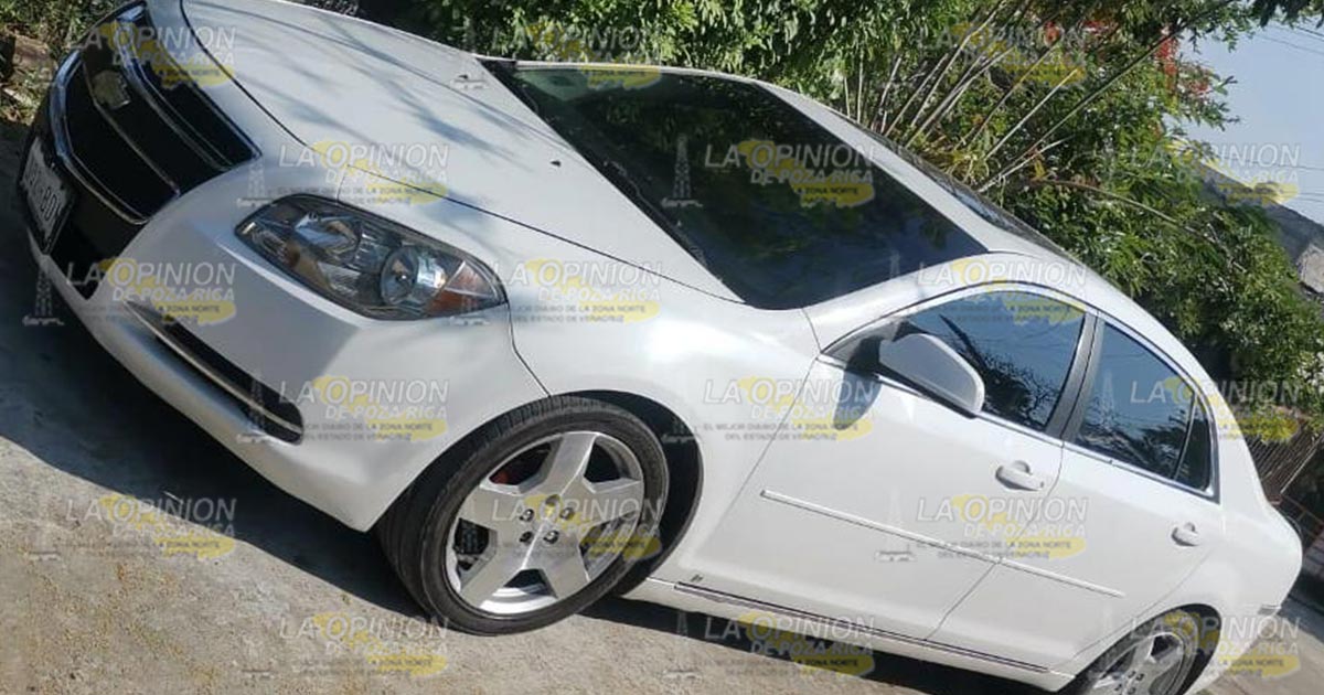 Roban vehículo en Tecolutla