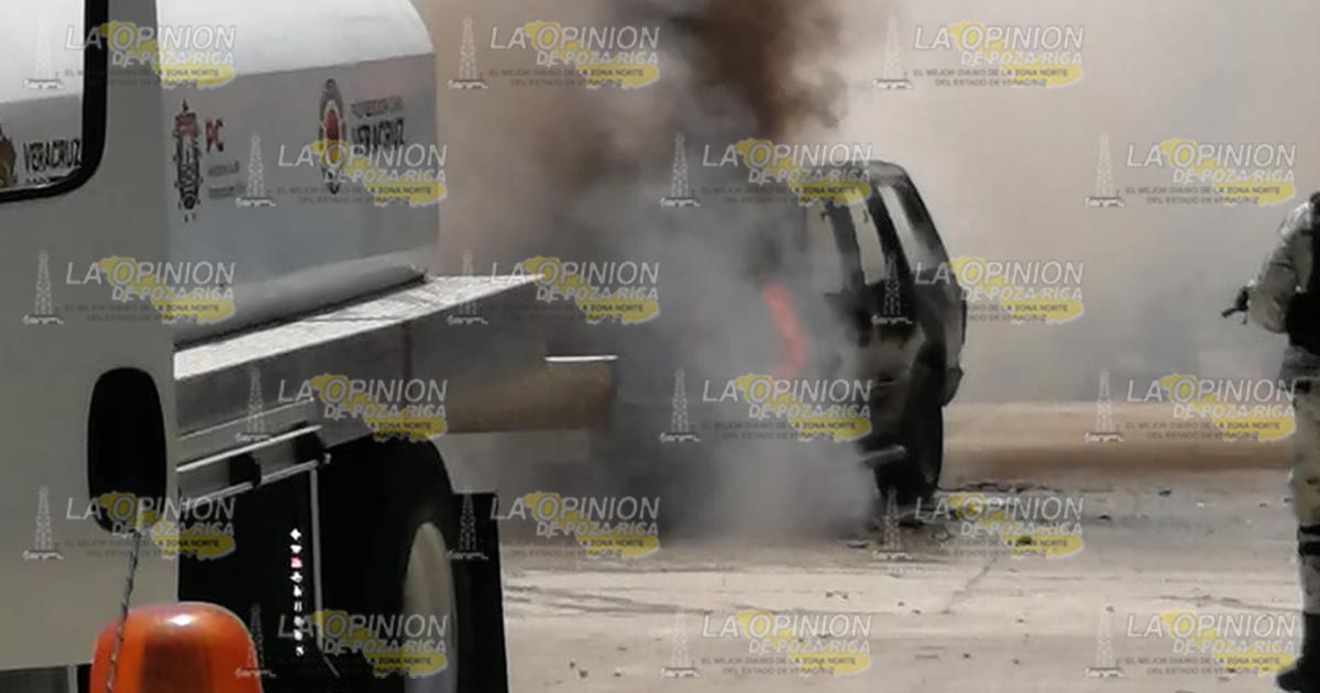 Se incendia camioneta en Cerro Azul