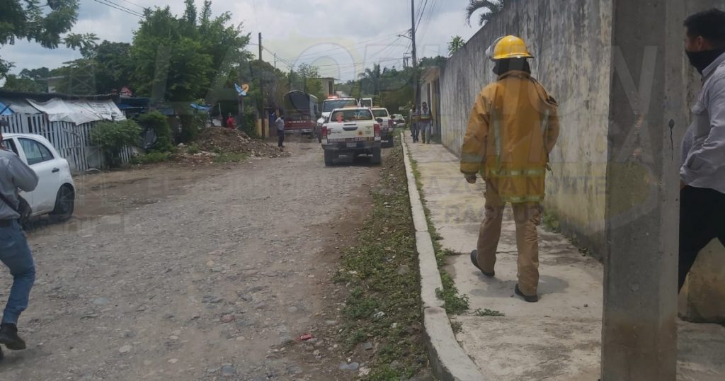 Se incendia vivienda en colonia Ceiba